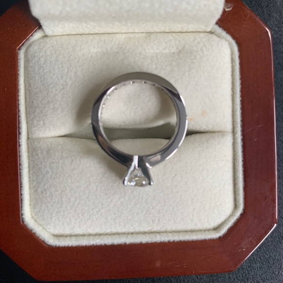 1.07 Diamond Ring - Picture 7 of 11